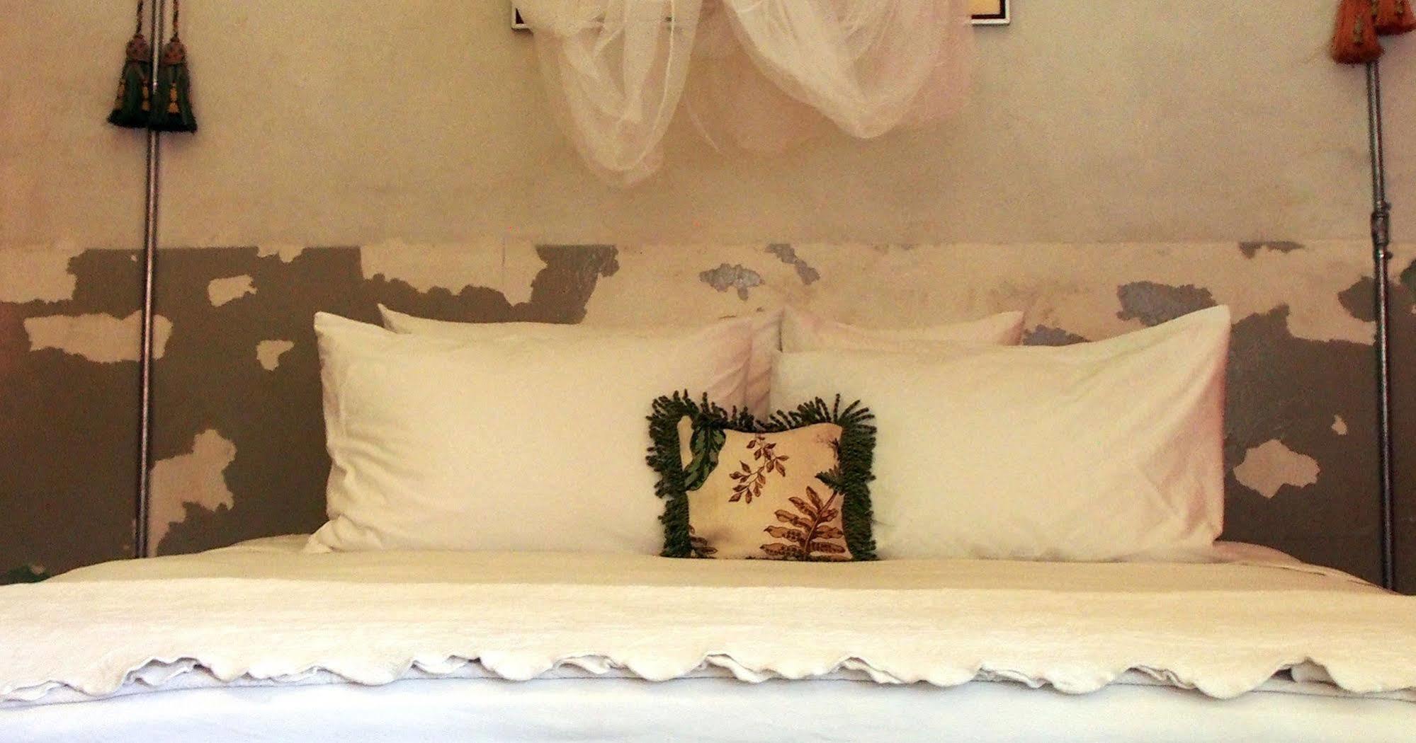 Bric-A-Brac Hotel Батамбанг Екстериор снимка